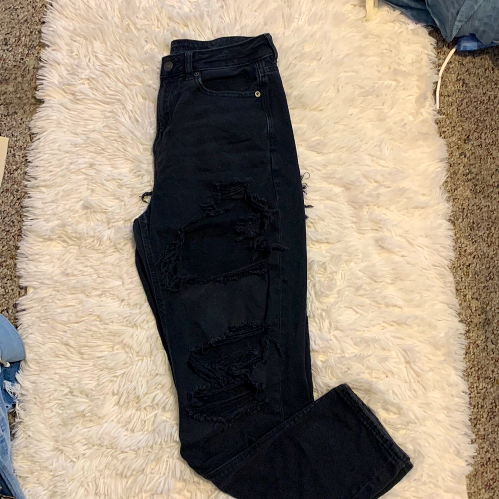 American Eagle Extreme Ripped Mom Jean - Size 6